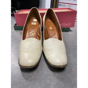 Vintage Cream Kitten Heeled ShoesElegant, Timeless, and Perfect for Any Occasion